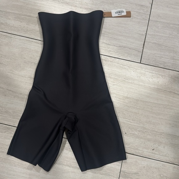 SKIMS BODY CORE SCULPT HIGH-WAISTED SHORT size Large - Picture 4 of 10